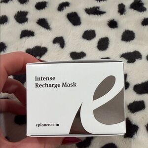 Epionce Intense Recharge Mask - White and Brown
